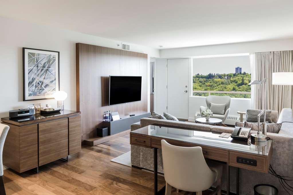 The James Hotel Saskatoon Room photo